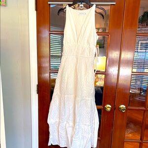 Justfab  white maxi dress small new tie sides